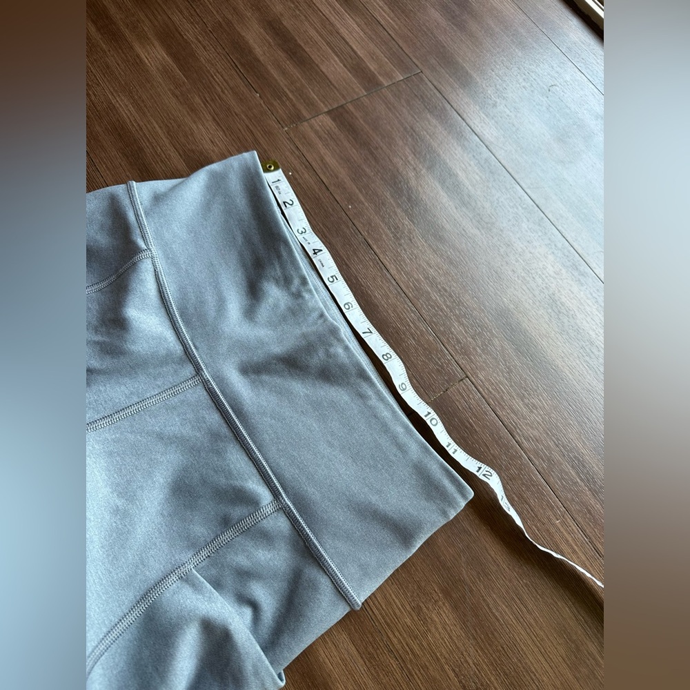 Athleta All in 7" Biker Short in Grey like new size XS style 211371 - Picture 8 of 9